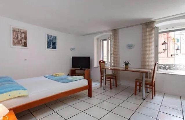 Studio Apartman Marita 아파트